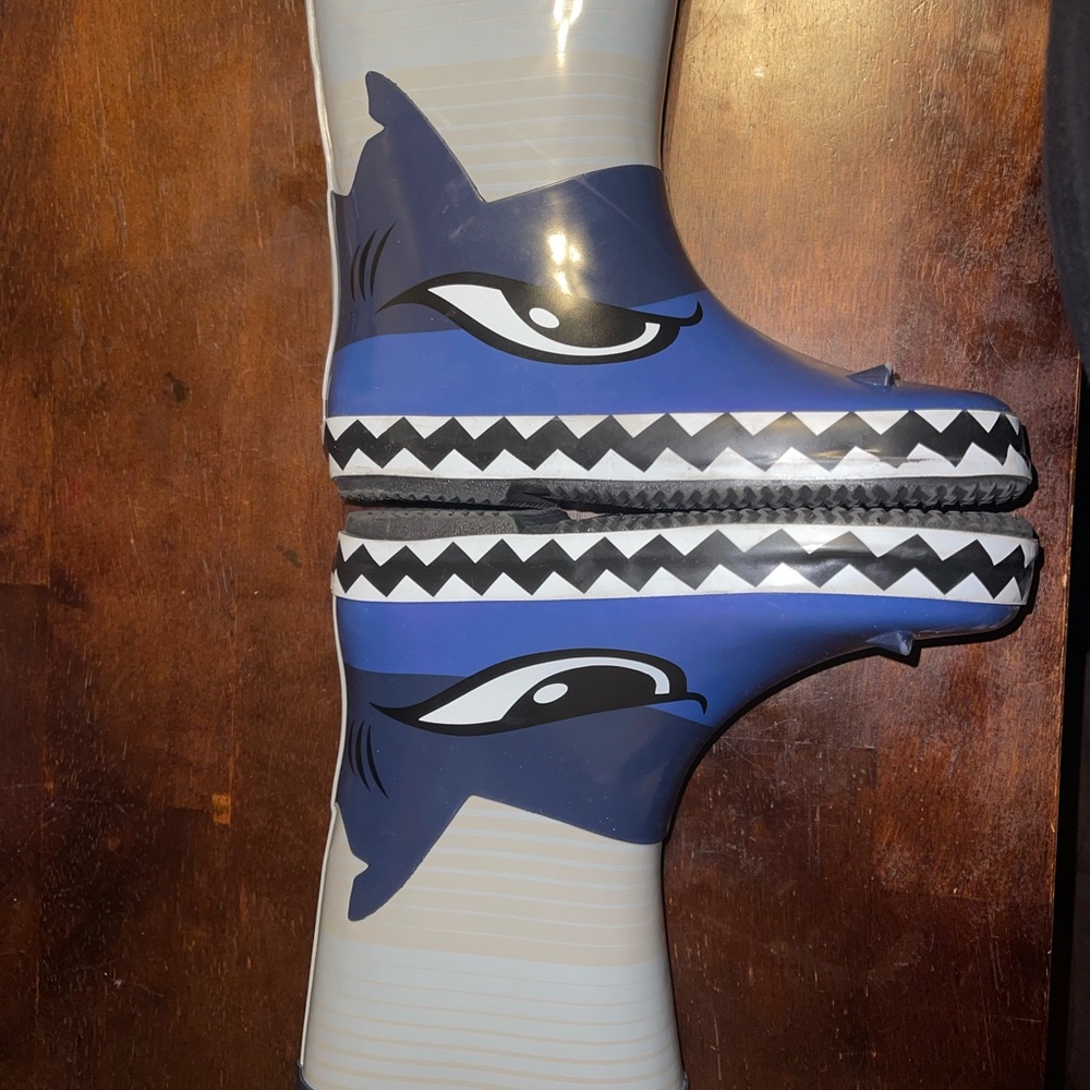 Shark Design Rain Boots Size 13/1